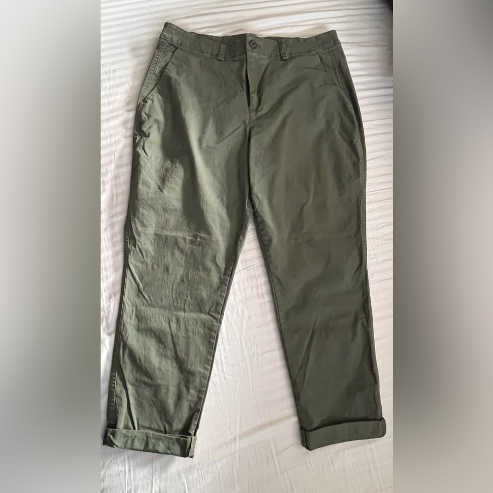 GAP Women’s Khaki Green Chinos